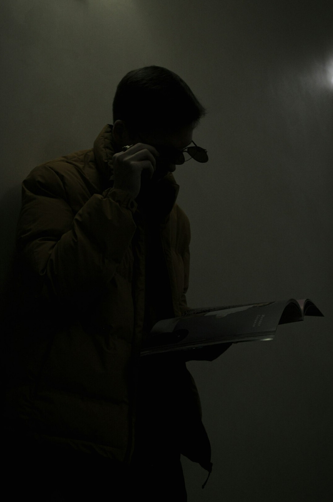detective searching files