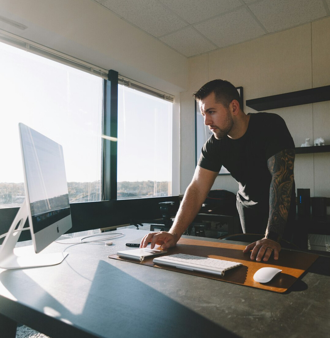 private investigator in office